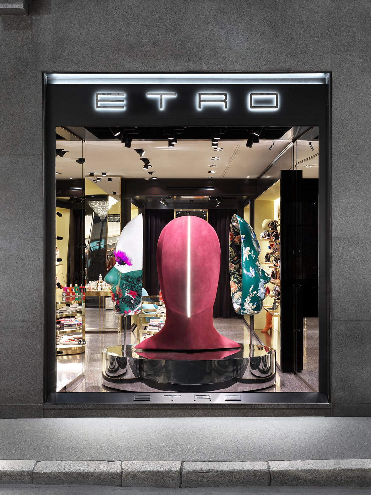 vetrina visual merchandising Etro